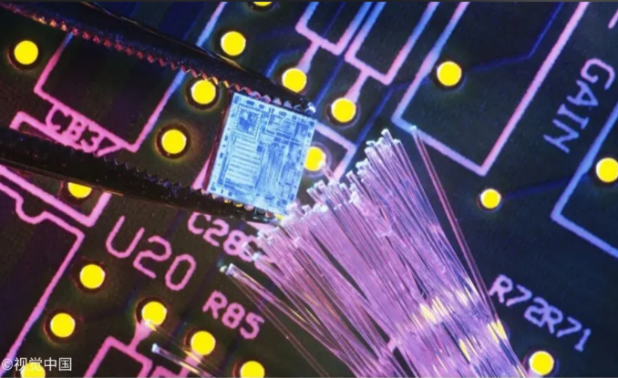 “纤维芯片”从概念变为现实，复旦大学团队实现柔性电子重大突破