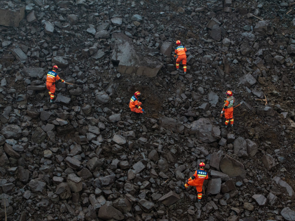 菲律宾客船倾覆已致15人死亡，300余人获救，搜救持续进行中