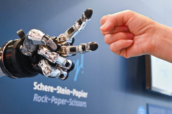 中国量子计算研究刷新纪录：512量子比特模拟验证“量子优越性”边界