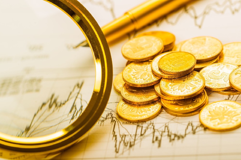 消费者信心骤降与政府停摆风险叠加，美股科技股逆市领涨